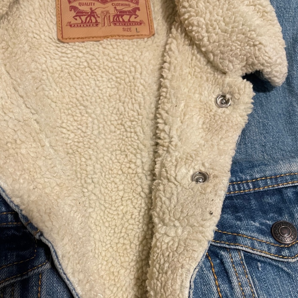 Levi Vintage Fit Sherpa Trucker Jacket - Picture 6 of 8